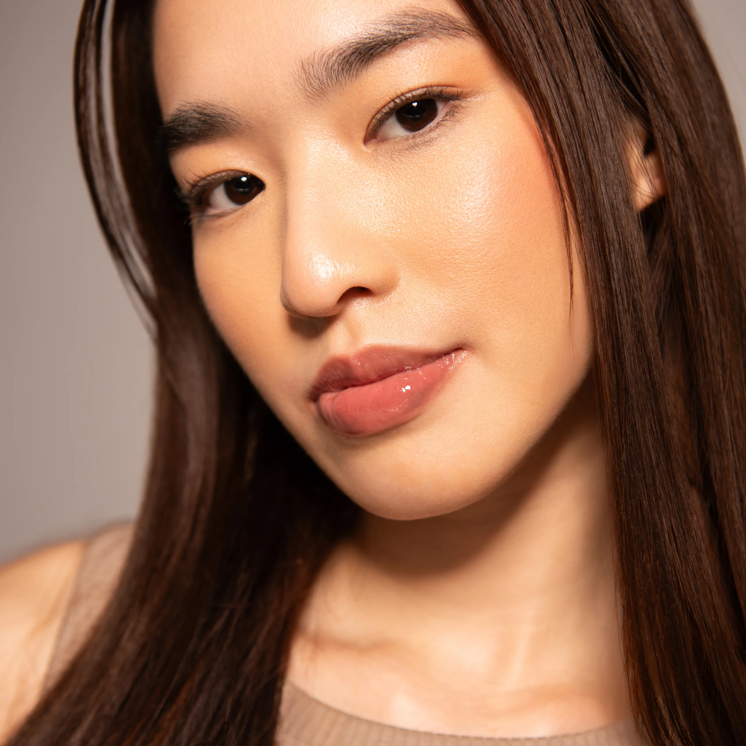 Nude Pout Tinted Lip Oil - Image 4